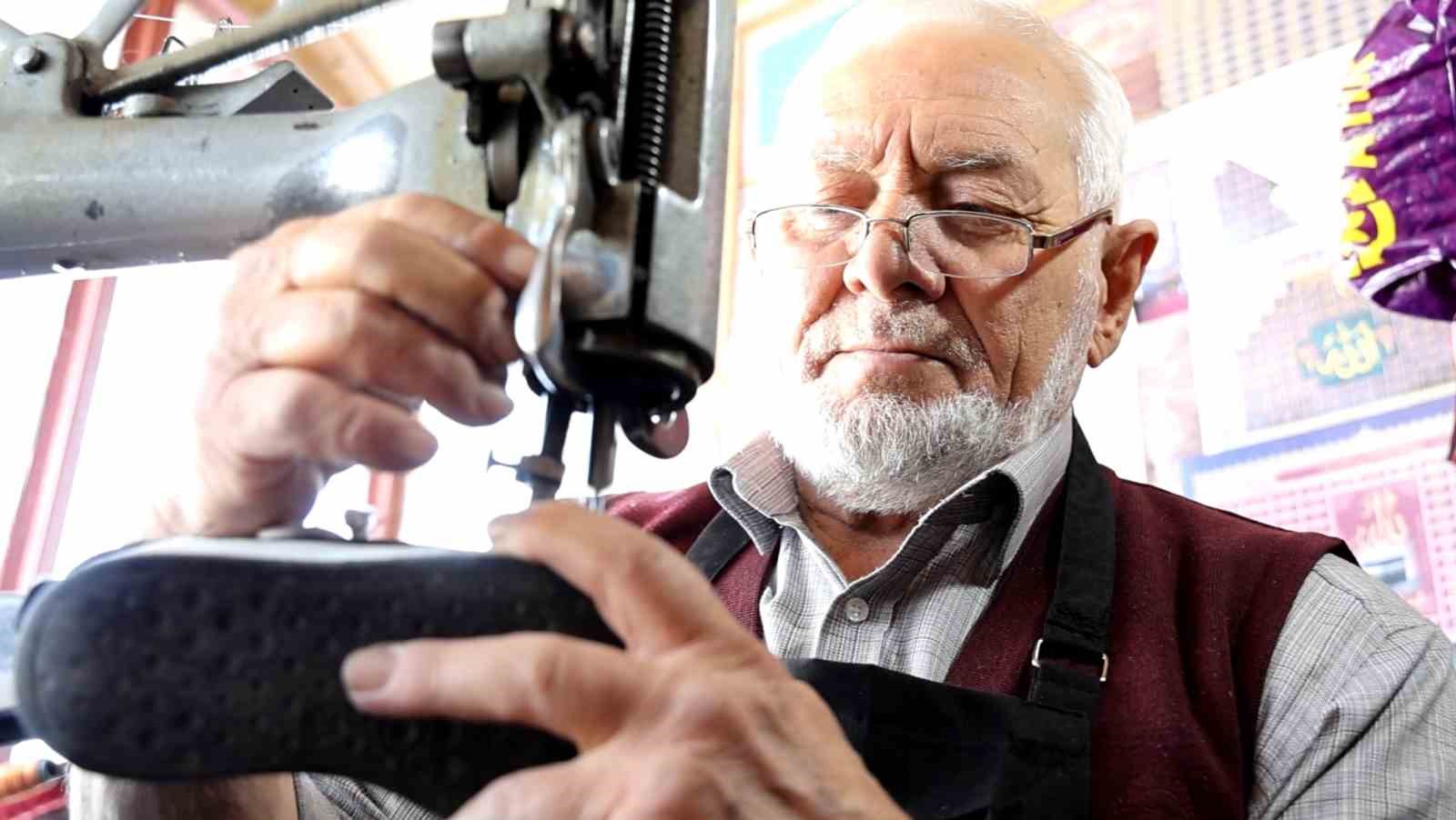 Küçük barakada 62 yıllık emekle 4 çocuğunu evlendirip, evini, arabasını aldı
