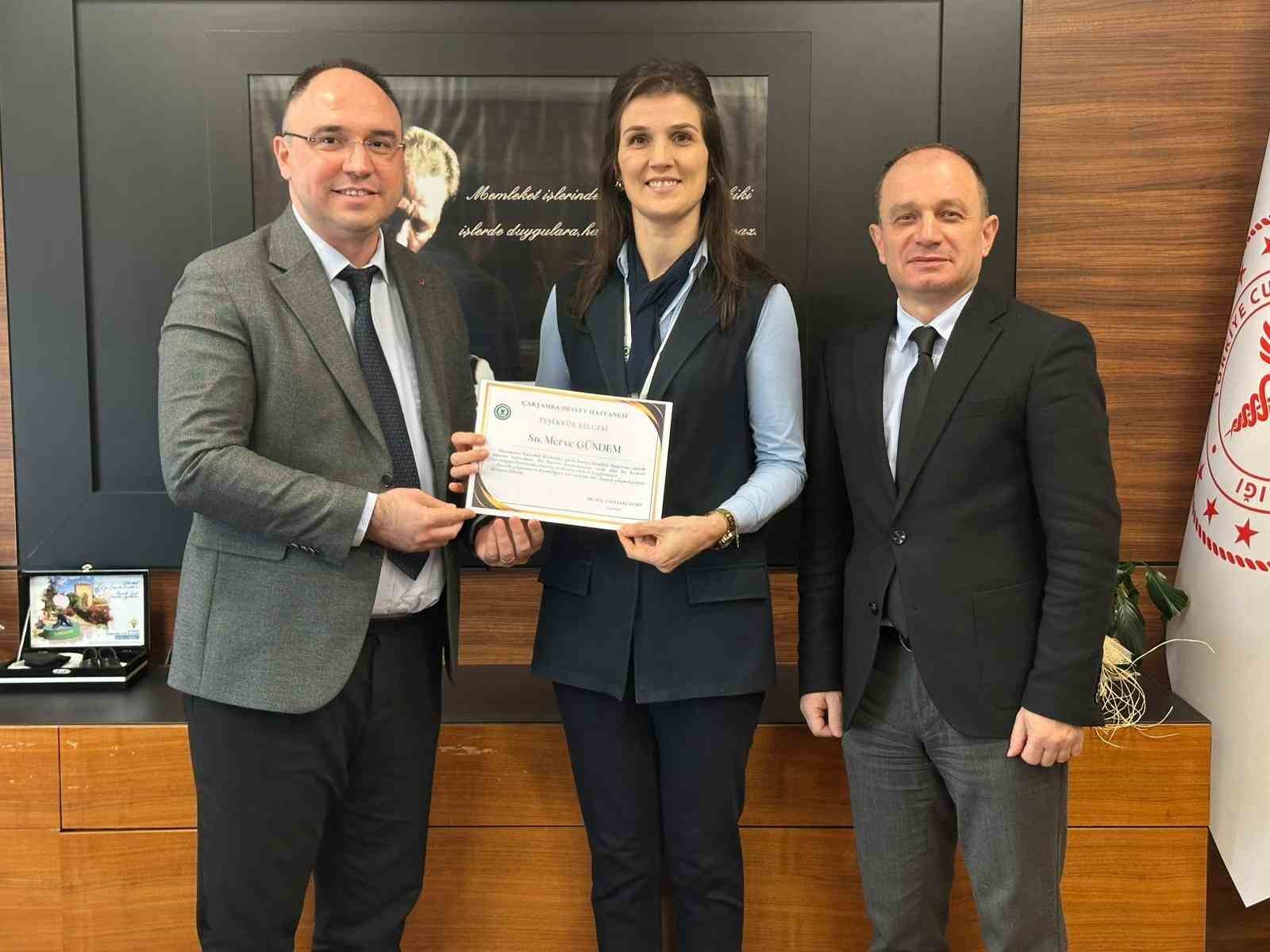 Küçük çocuğun hayatını sekreter kurtardı
Küçük çocuğun hayatını sekreter kurtardı