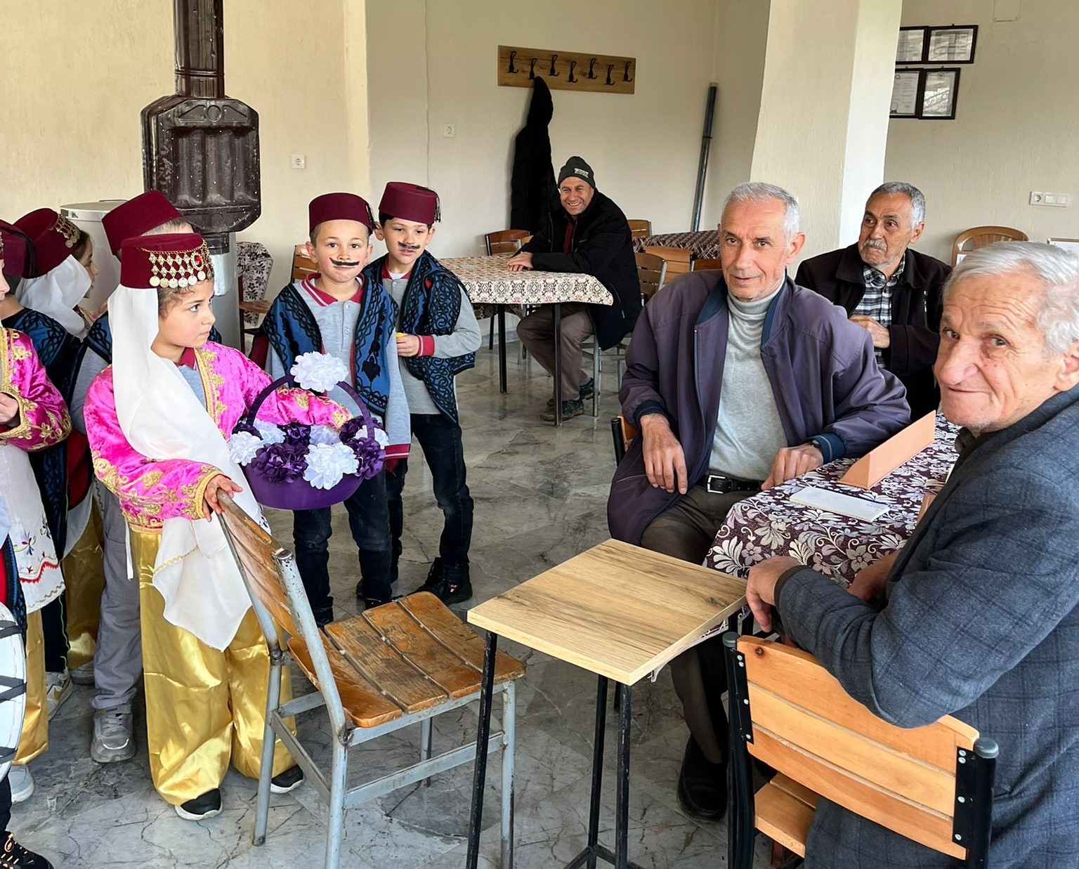 Küçük davulcular mahalleyi şenlendirdi
