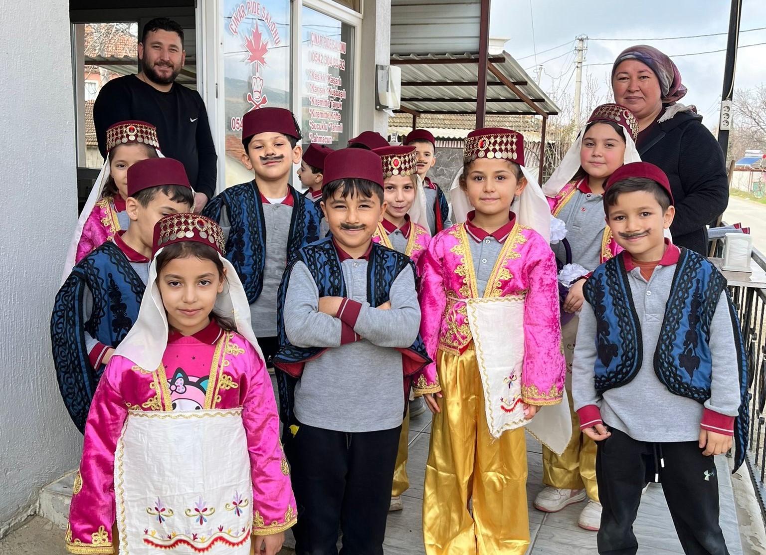 Küçük davulcular mahalleyi şenlendirdi
