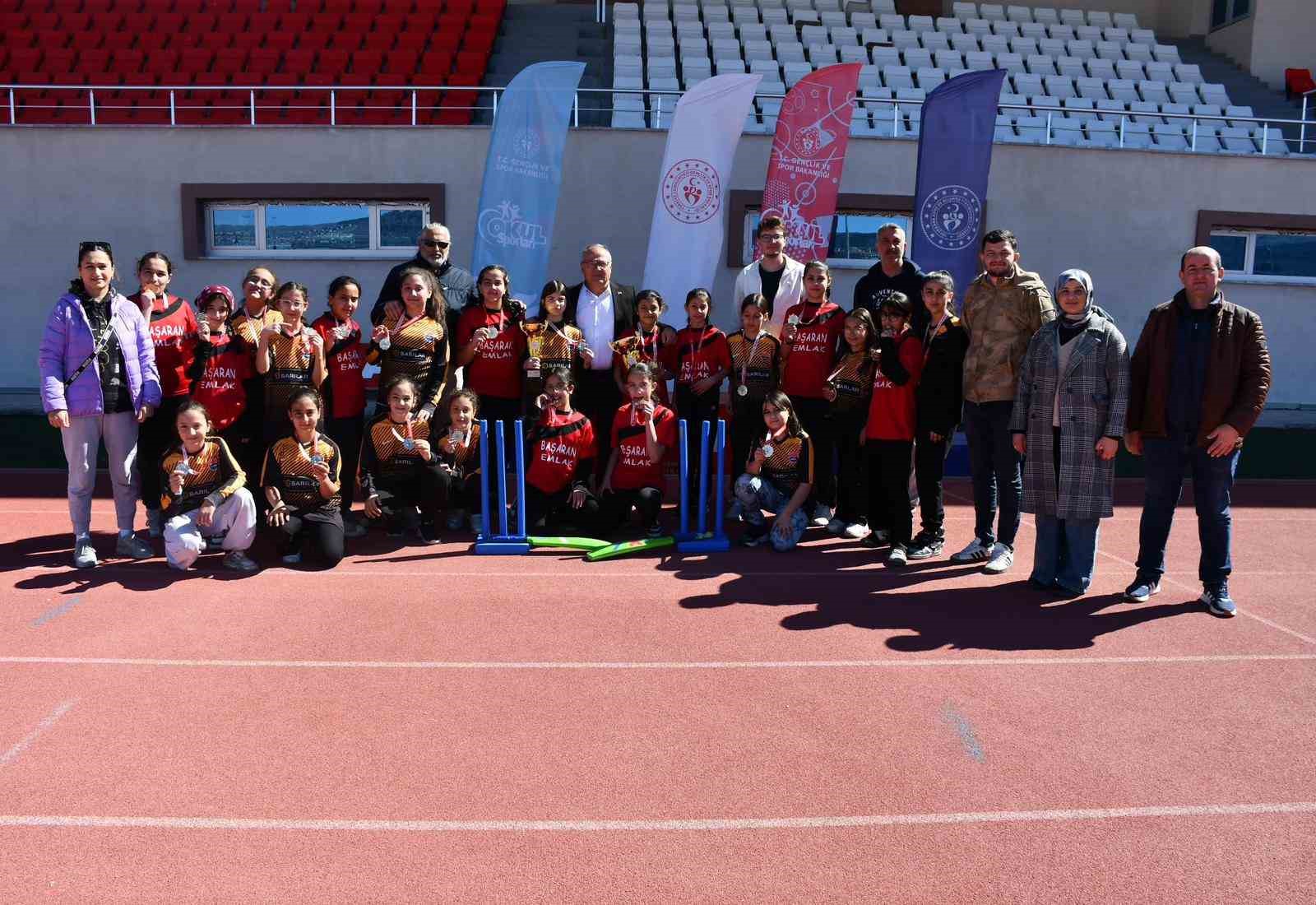 Küçük Kızlar Kriket Müsabakaları sona erdi
