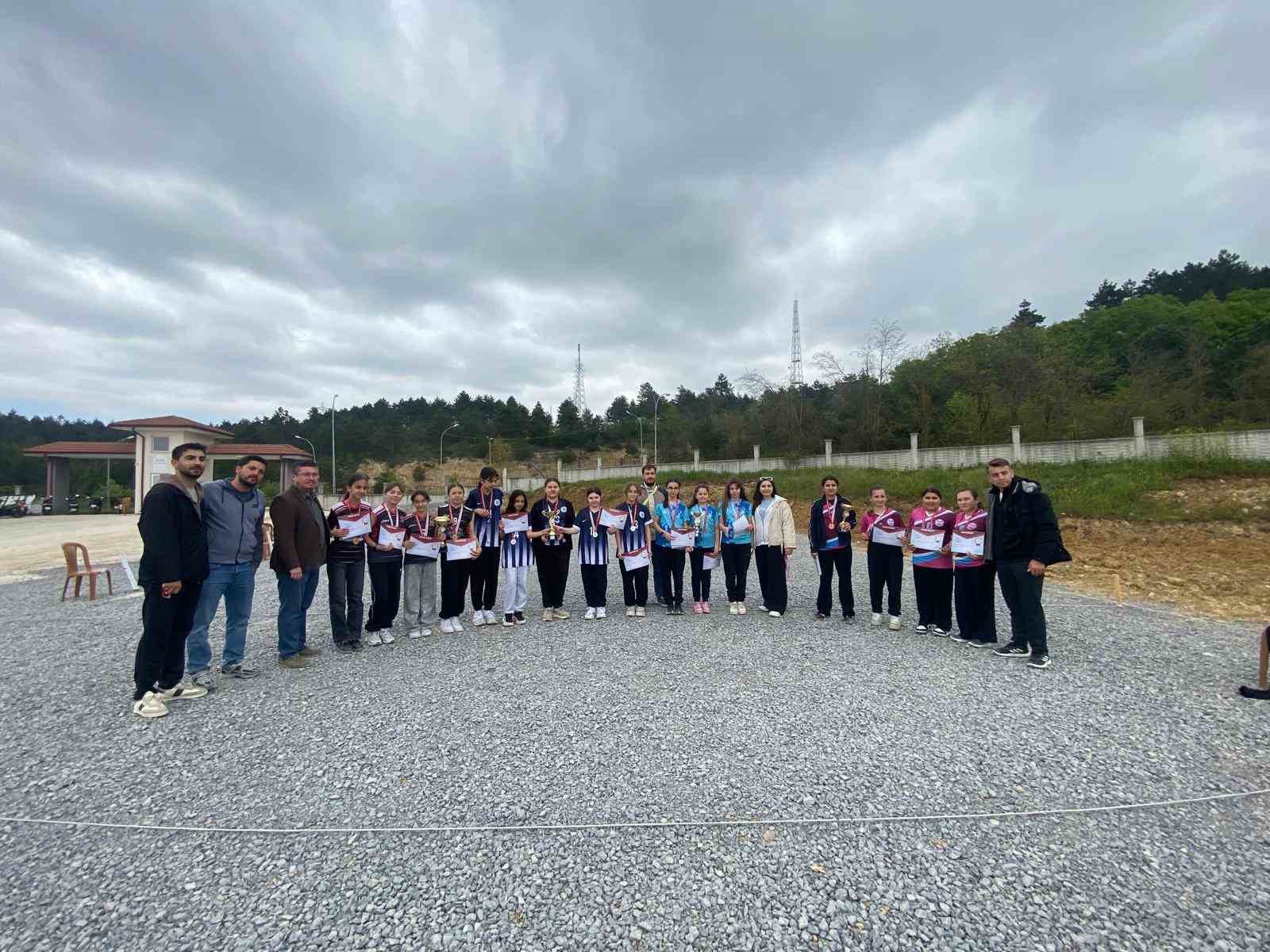 Küçük kızlarda Cumayeri şampiyon
