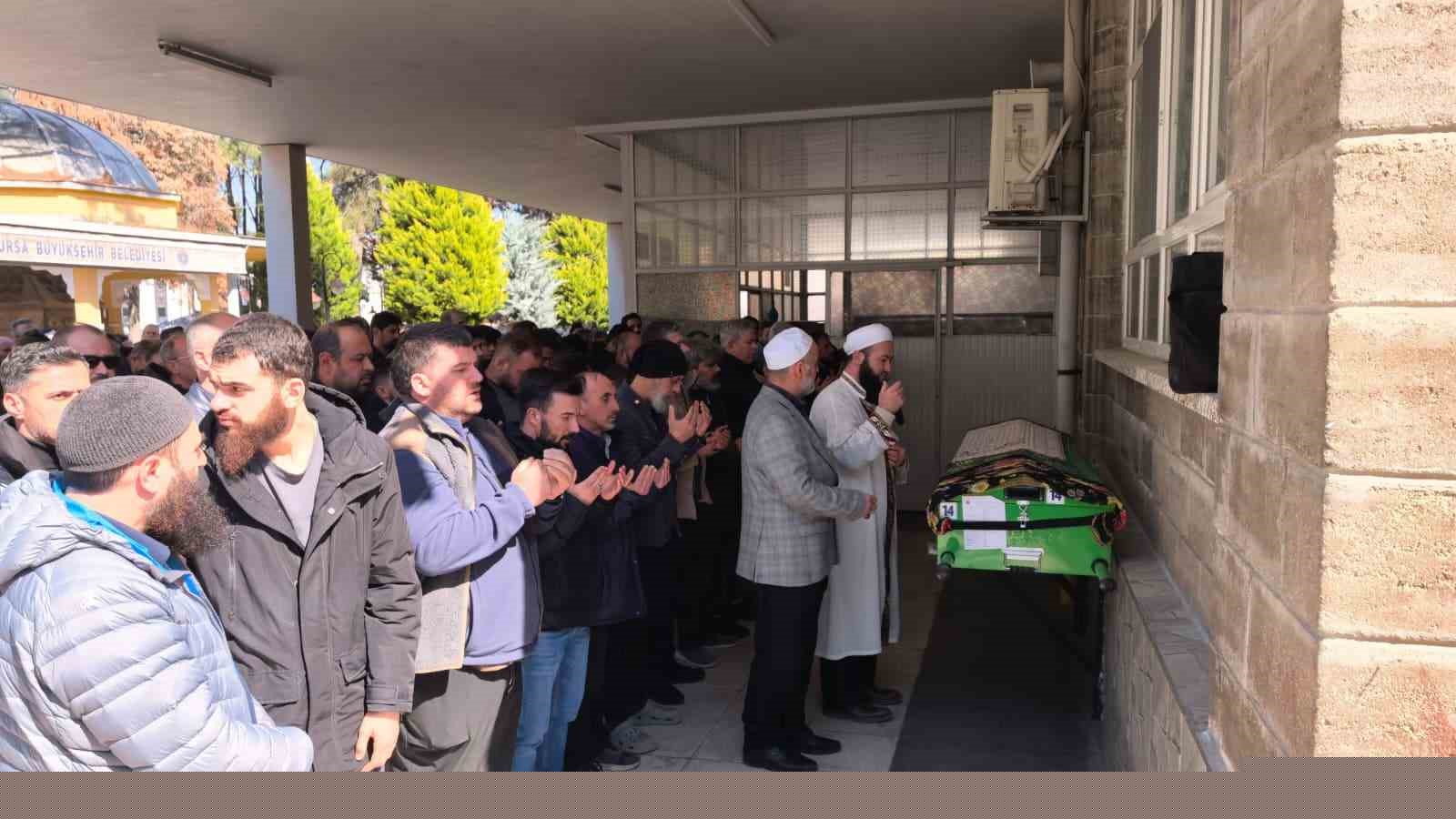 Küçük Öykü, gözyaşları arasında toprağa verildi
