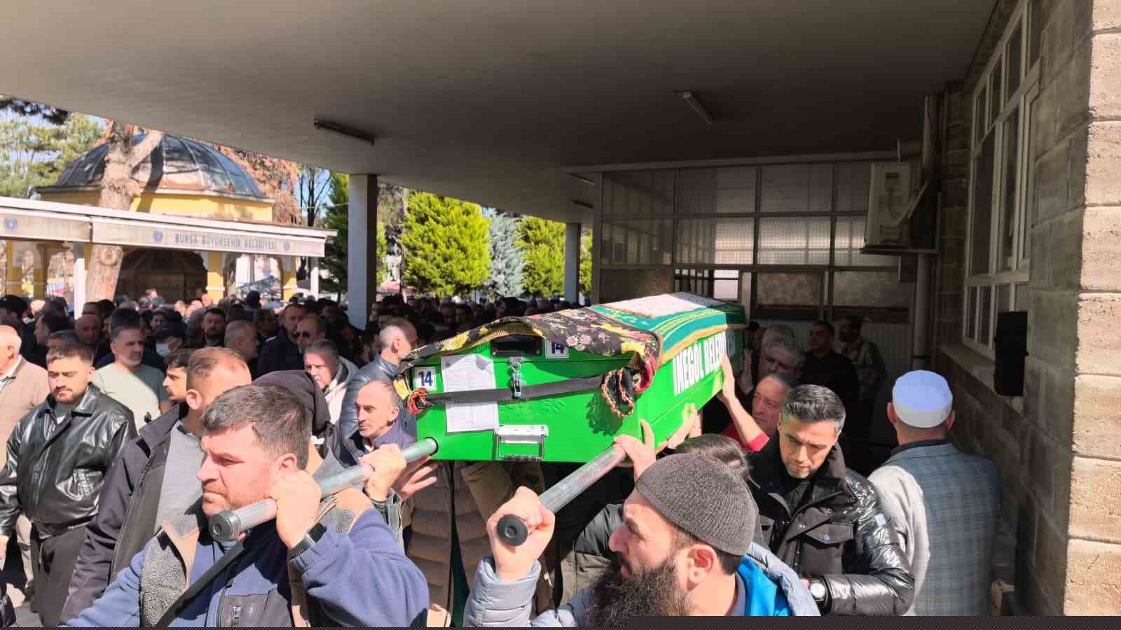 Küçük Öykü, gözyaşları arasında toprağa verildi
