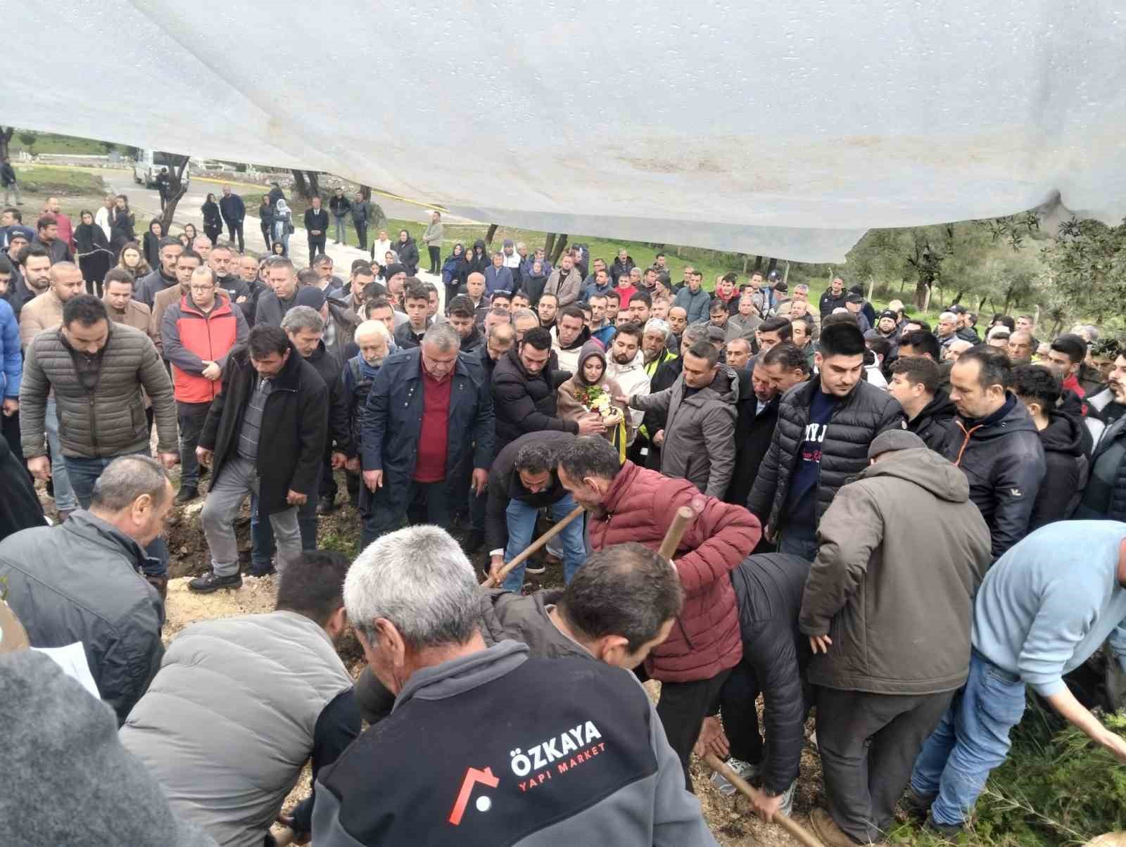 Küçük Öykü, gözyaşları içinde son yolculuğuna uğurlandı
