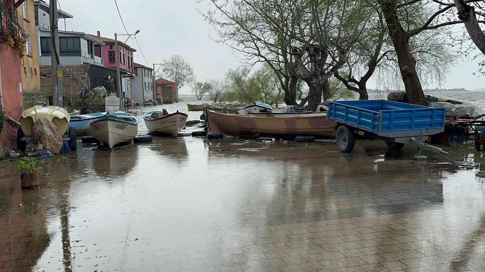 "Küçük Venedik" turizm sezonunu açtı ama yolları kapandı
