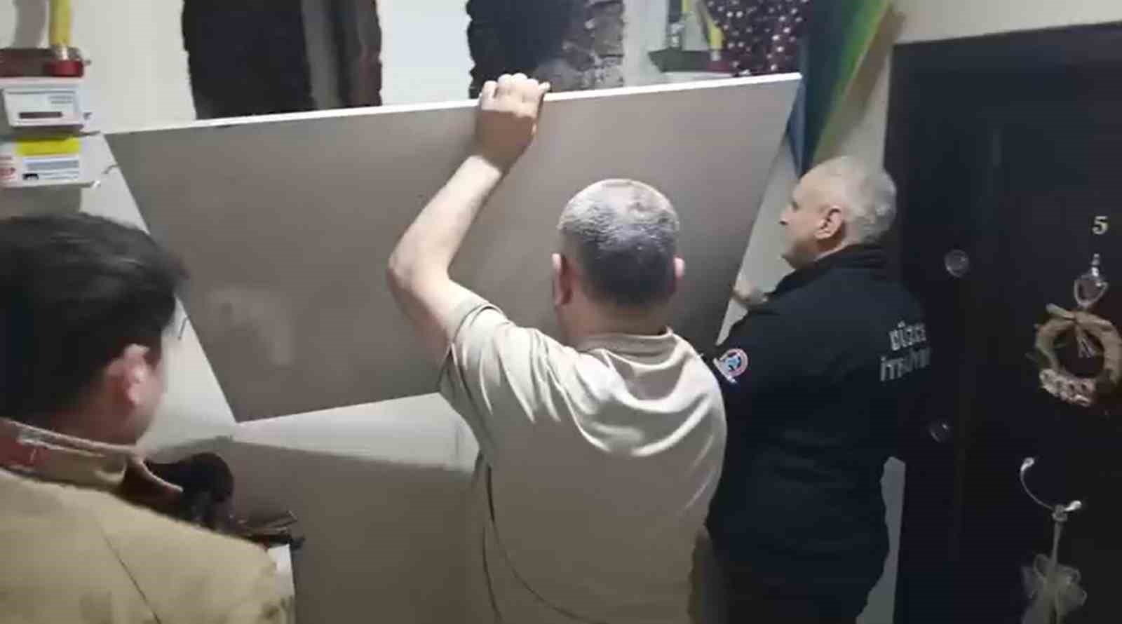 Küçük Yaser Kaan’ın dikkati kediyi kurtardı
