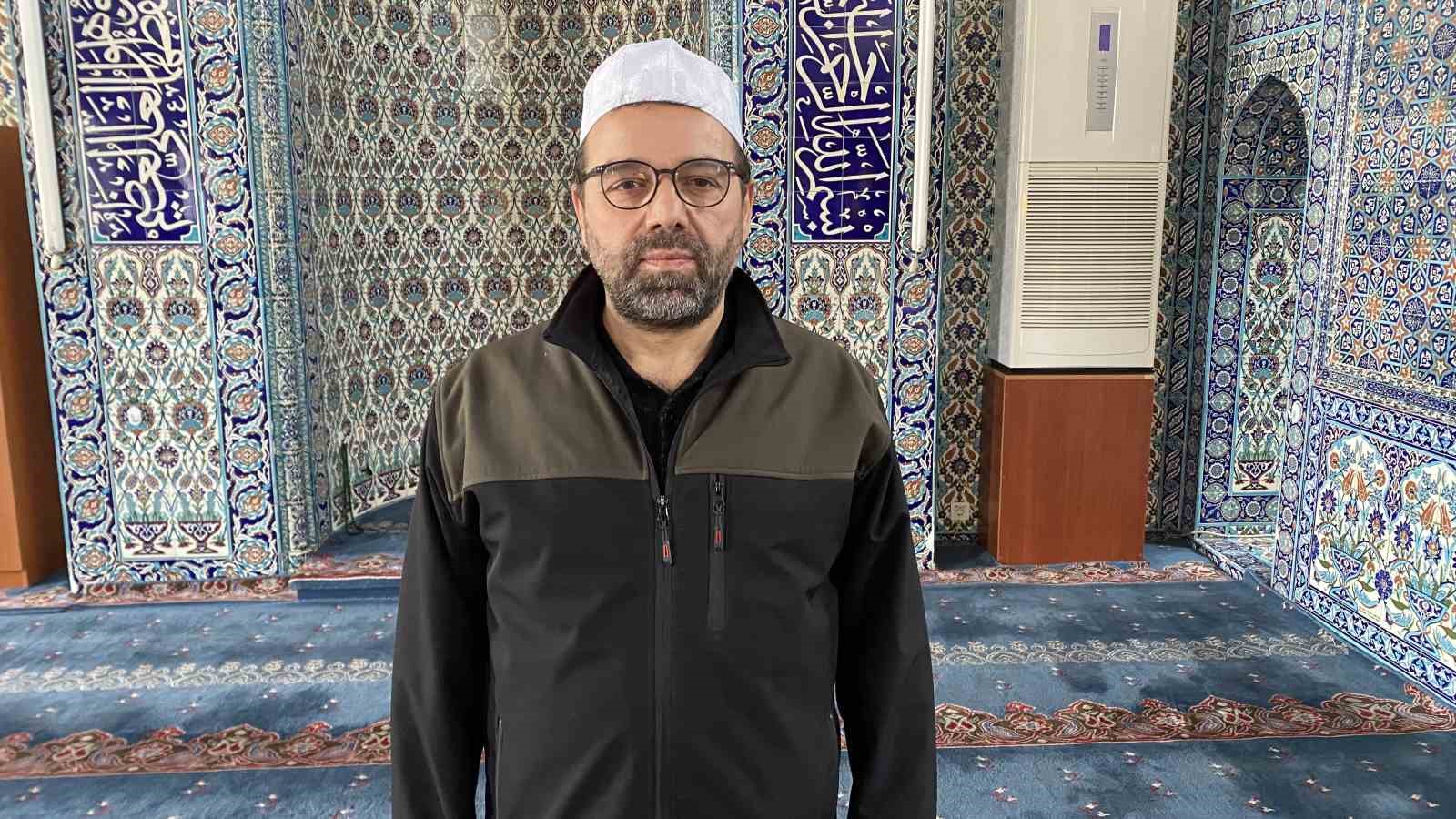 Küçük yaşta büyük an: 9 yaşında 3 bin kişiye ilk hutbesini okudu
