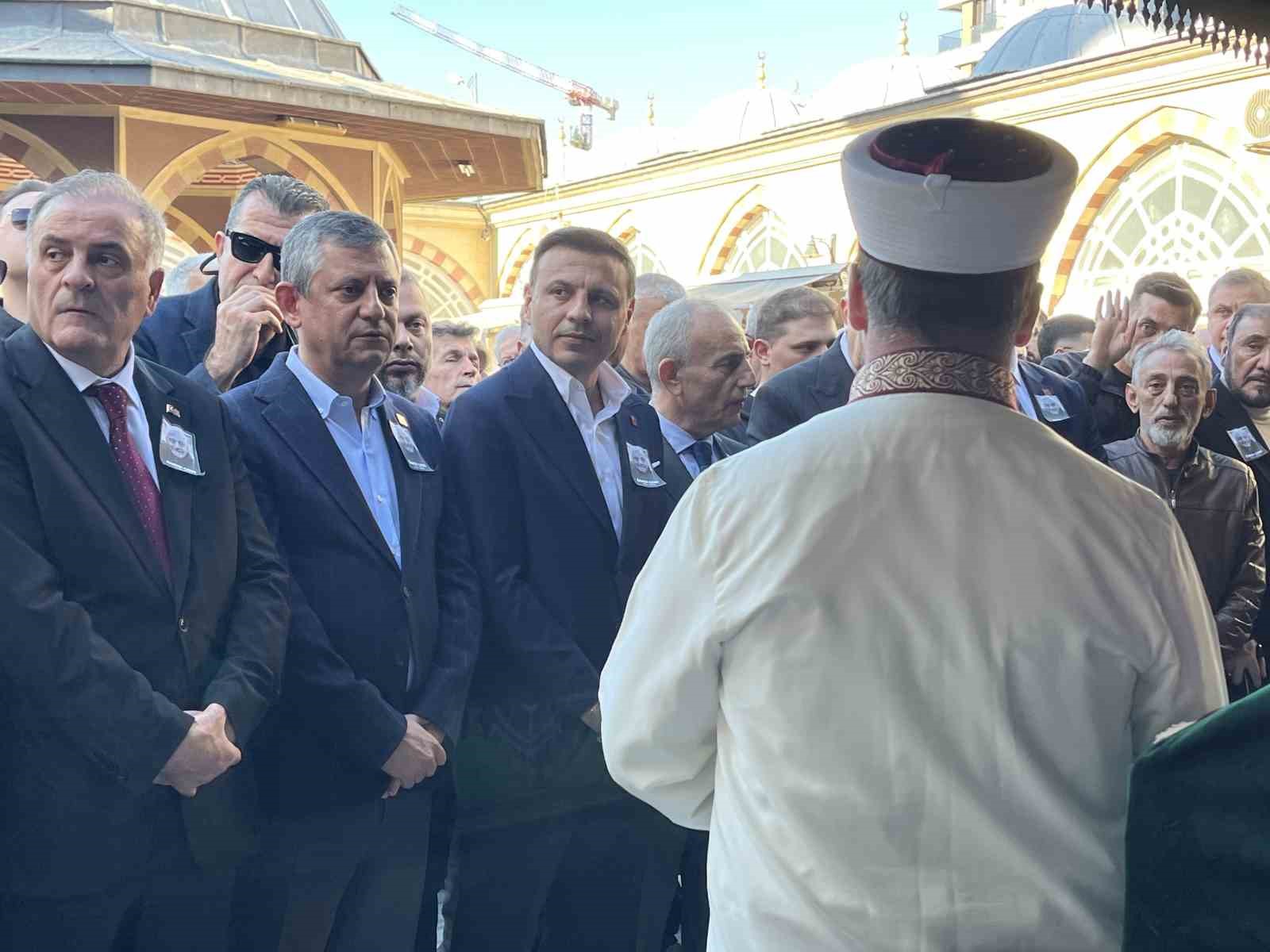 Küçükçekmece Belediye Başkanı Çebi’nin kardeşi Ömer Çebi son yolculuğuna uğurlandı
