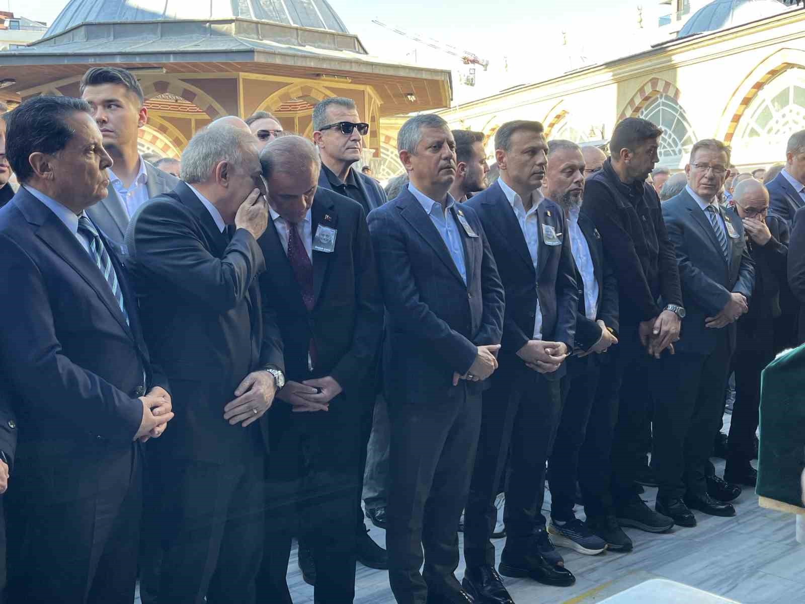 Küçükçekmece Belediye Başkanı Çebi’nin kardeşi Ömer Çebi son yolculuğuna uğurlandı
