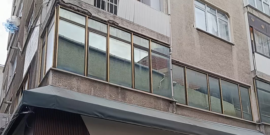 Küçükçekmece’de 1 hafta önce taşındığı evde çıkan yangında kadın hayatını kaybetti
