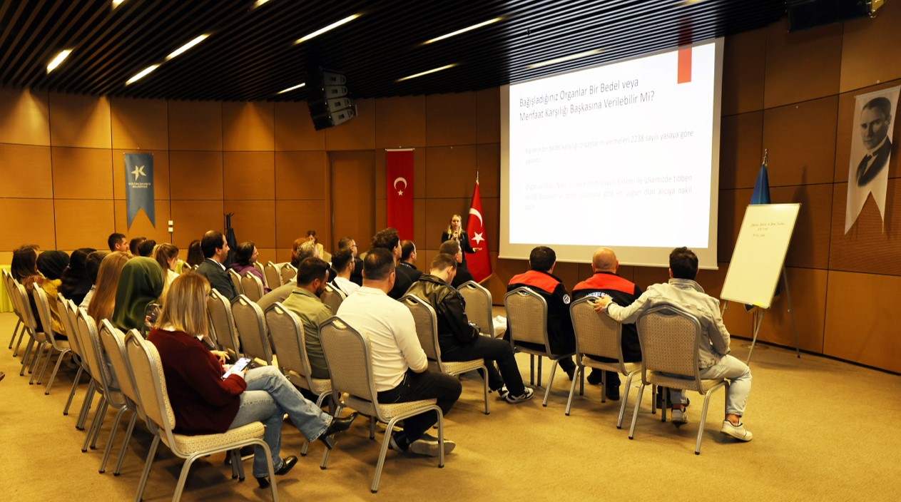 Küçükçekmece’de personele organ bağışı eğitimi verildi
Küçükçekmece’de personele organ bağışı eğitimi verildi