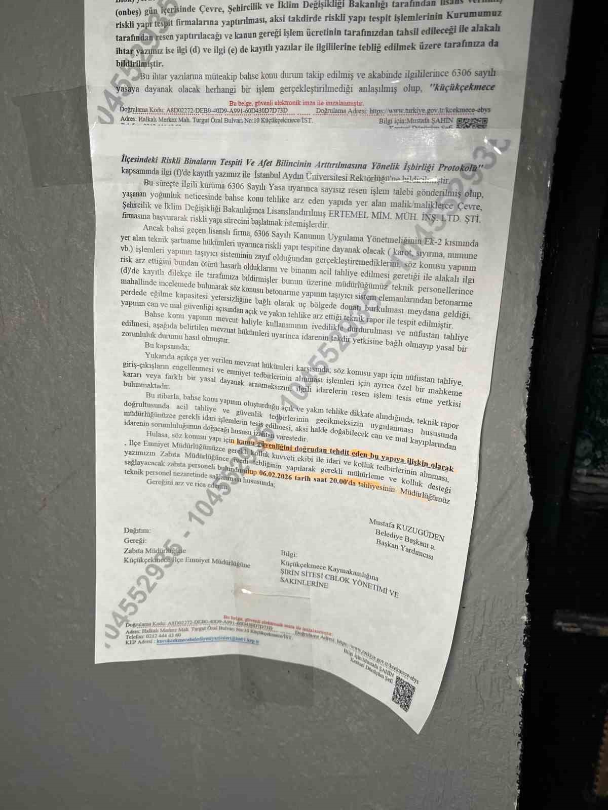 Küçükçekmece’de sitedeki 10 katlı riskli bina, mühürlenerek tahliye edildi
