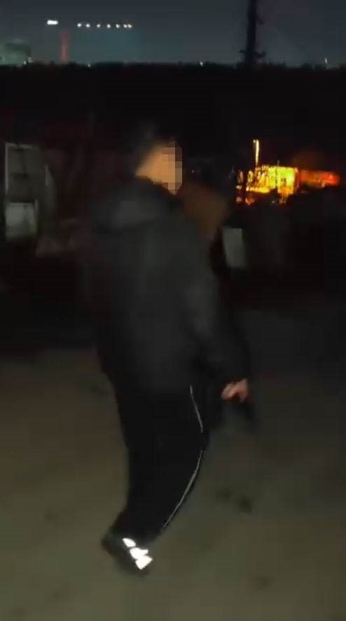 Küçükçekmece’de uzun namlulu silahla sokakta dolaşan 2 şahıs gözaltına alındı
