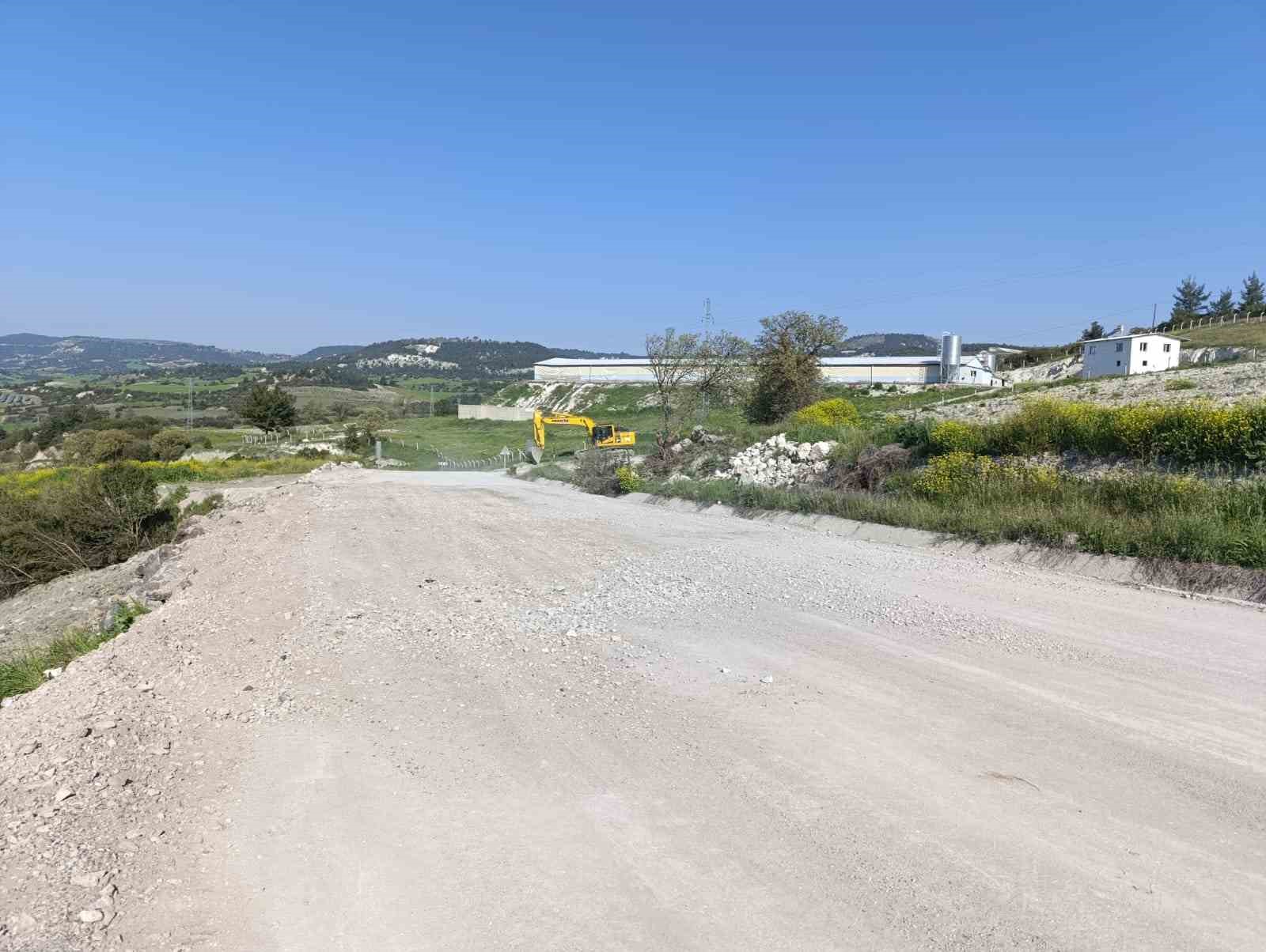 Kula-Selendi eski yolu yeniden ulaşıma açıldı
