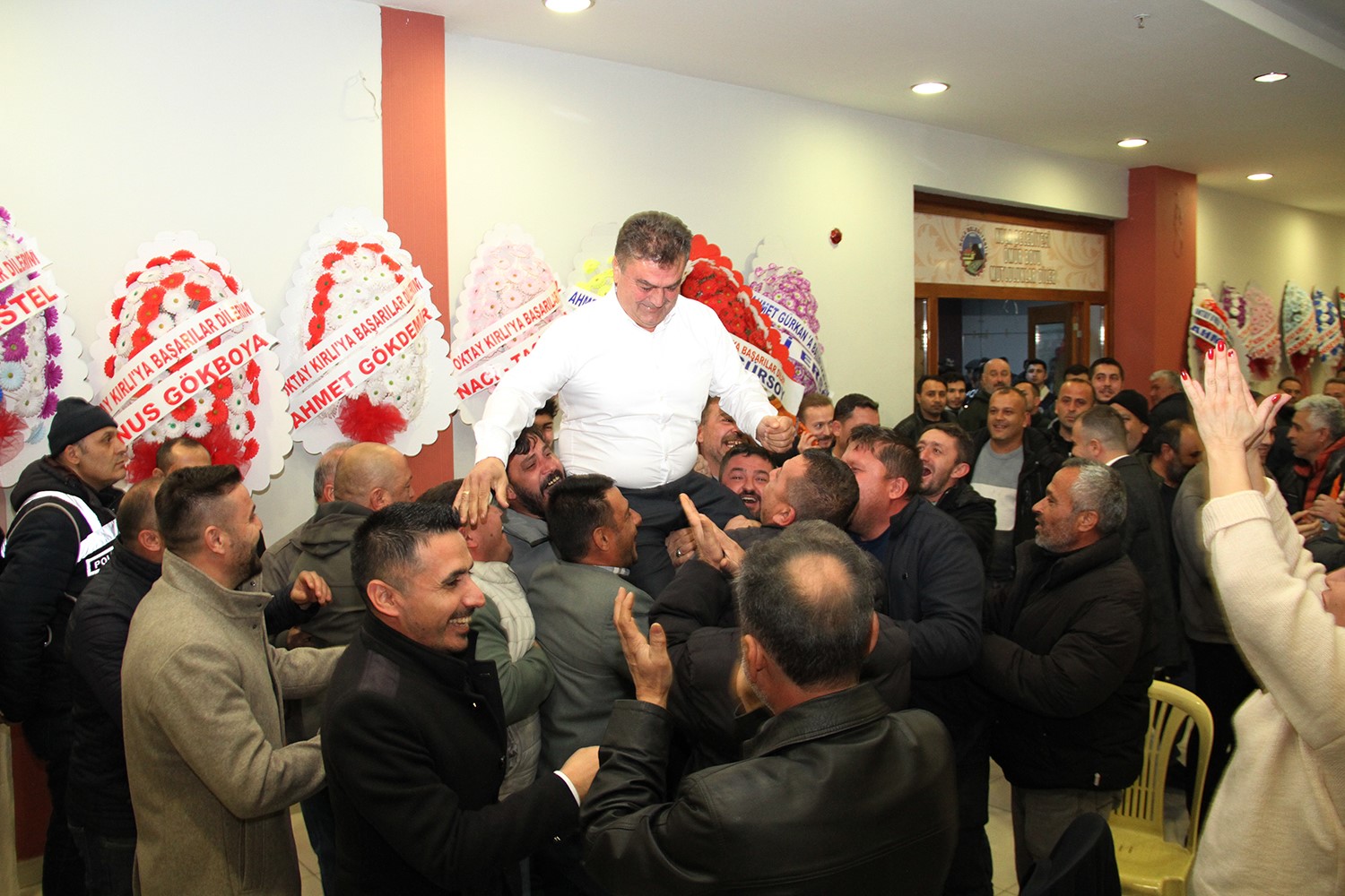 Kula Şoförler Odası’nda Başkan Kırlı güven tazeledi
