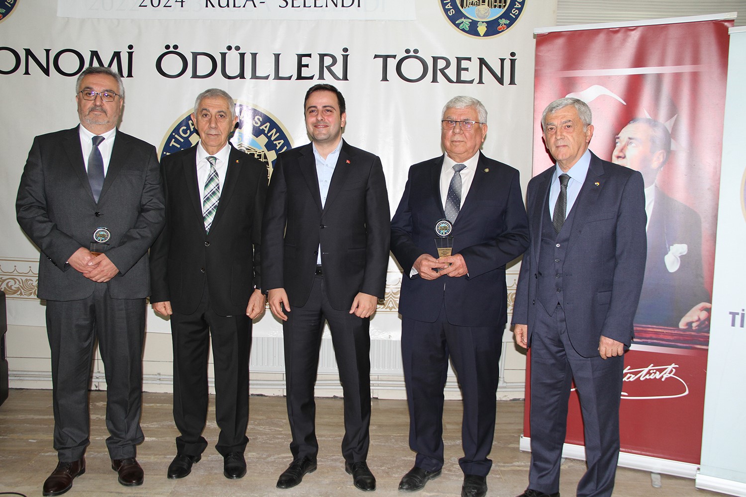 Kula ve Selendili iş insanlarına ödül
