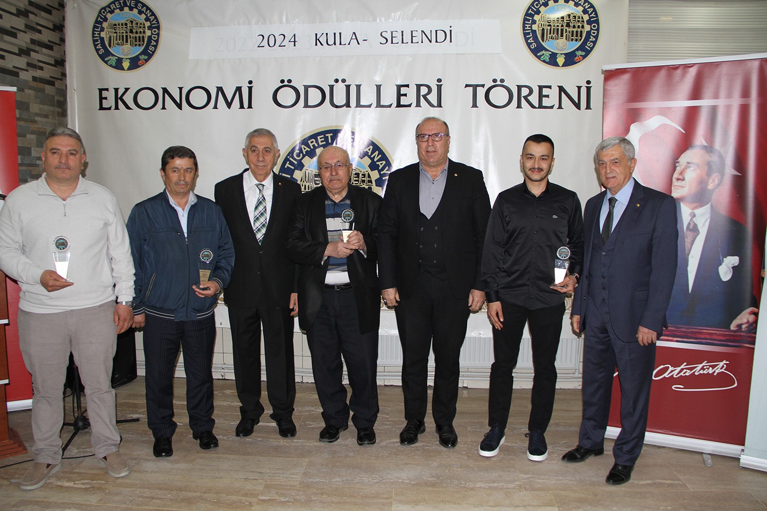 Kula ve Selendili iş insanlarına ödül
