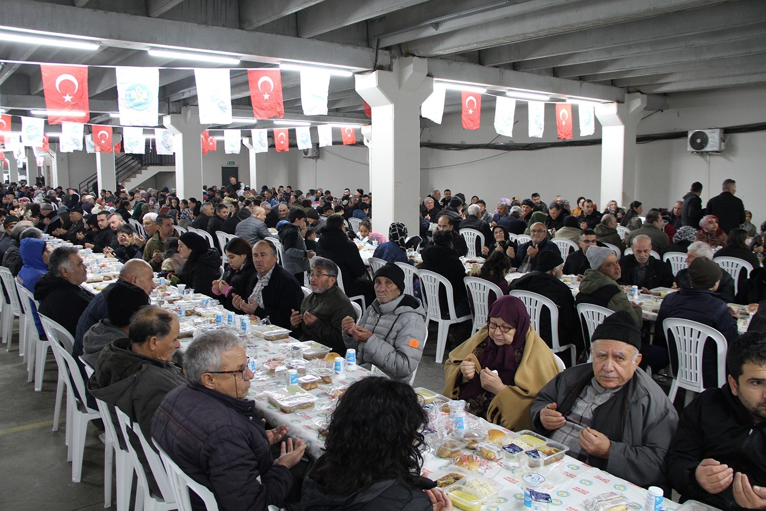Kula’da Ramazan’ın manevi iklimi yaşandı
Kula’da Ramazan’ın manevi iklimi yaşandı