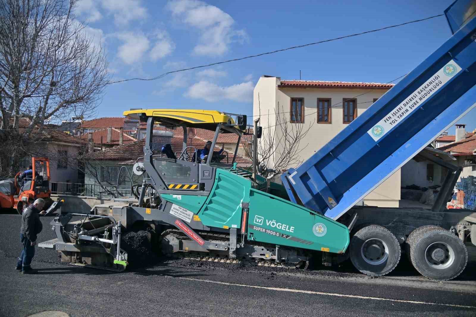 Kula’da ulaşım konforu için 8 bin tonluk asfalt çalışması
