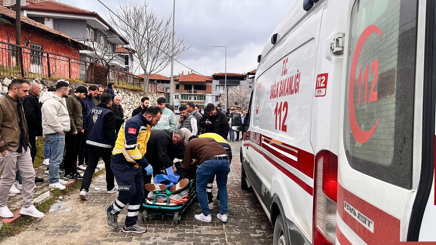 Kula’da yarım saat arayla iki kaza: 5 yaralı
