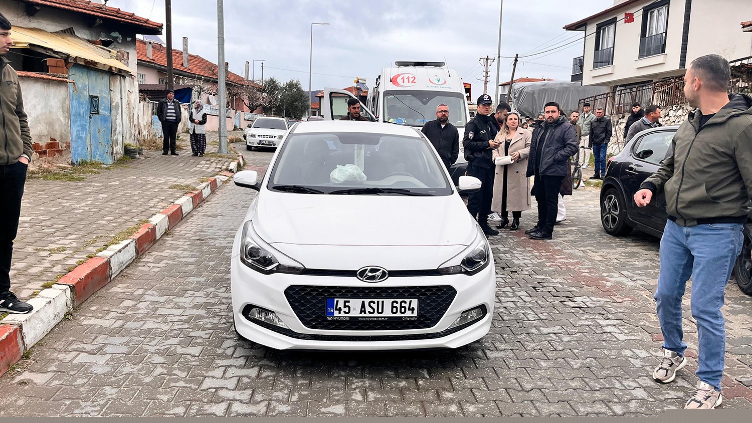 Kula’da yarım saat arayla iki kaza: 5 yaralı
