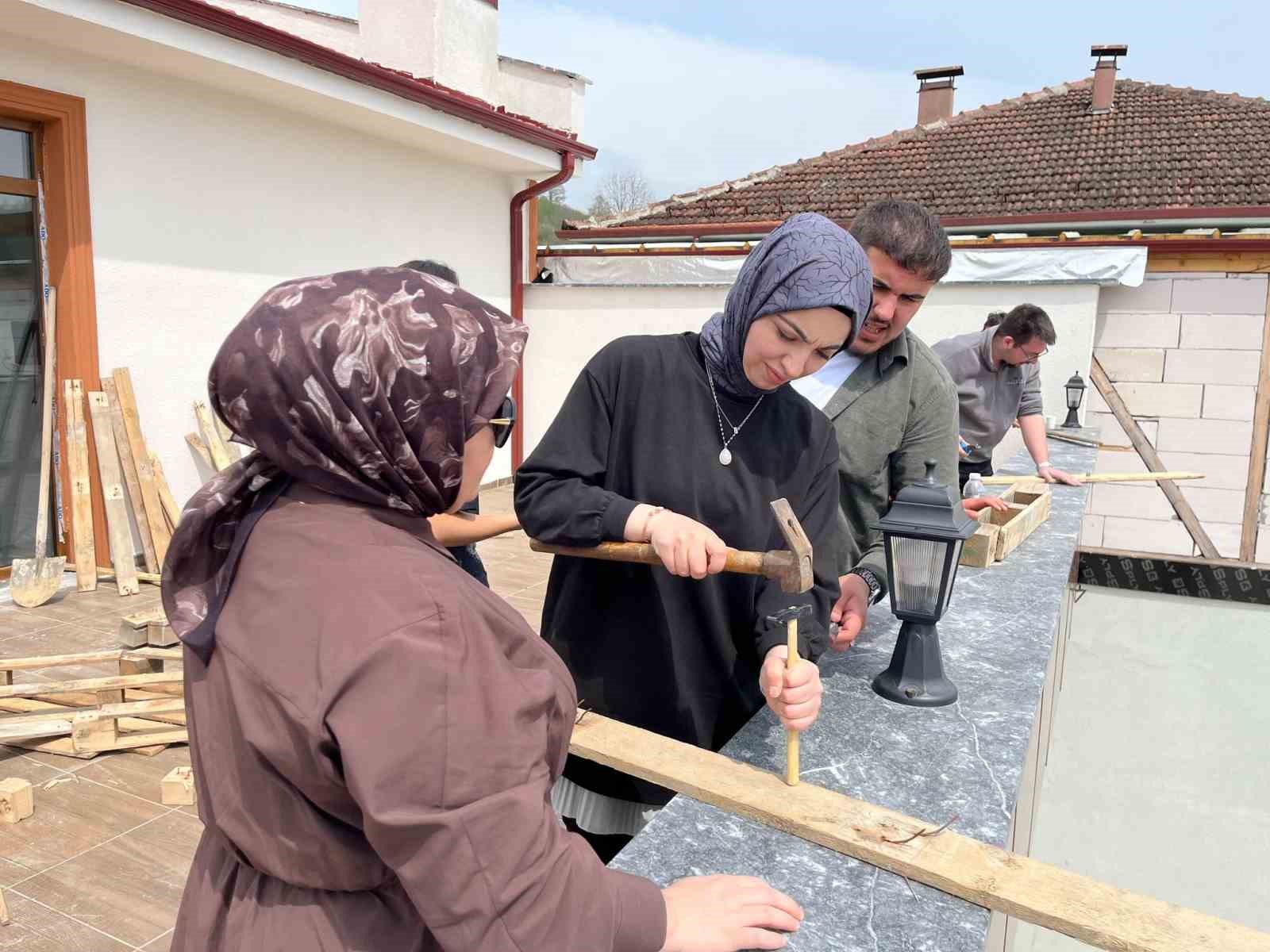 Kullanılmayan paletler tabelaya dönüştü
