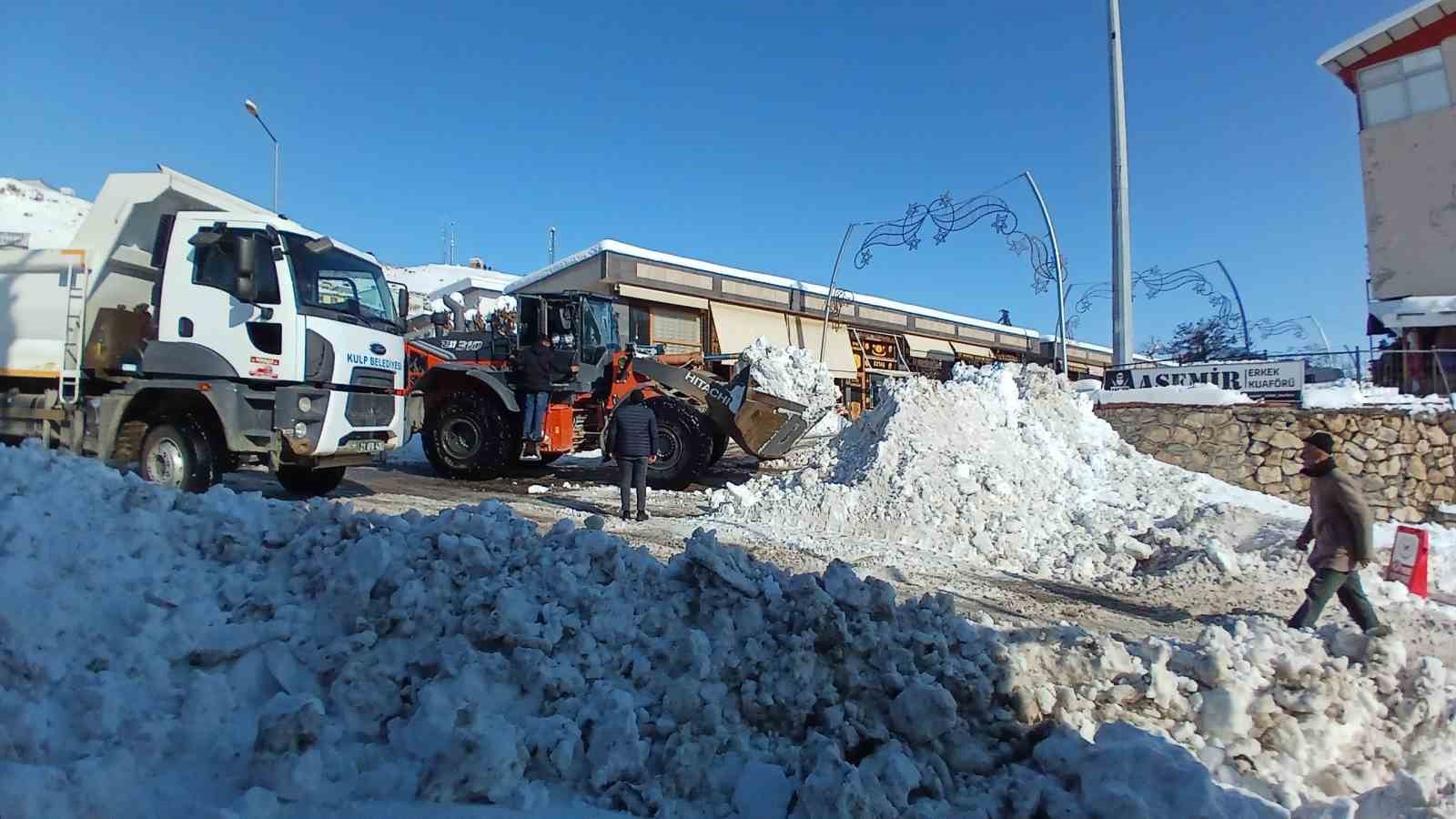 Kulp’ta dondurucu soğuk günlük yaşamı felç etti
