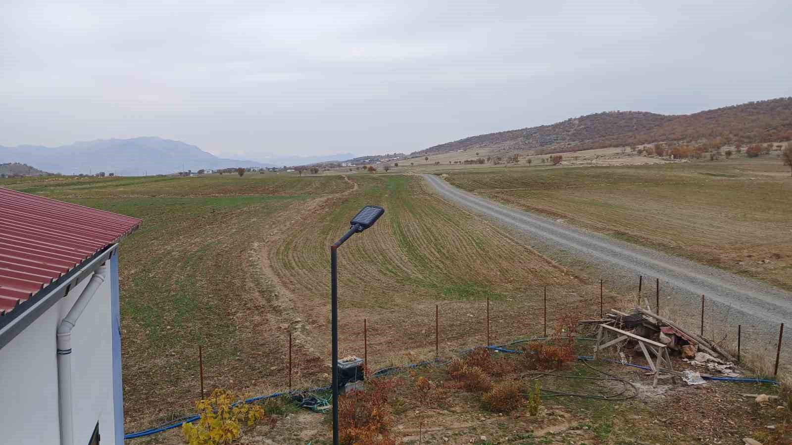 Kulp’ta kar yağışı çiftçiye umut oldu
