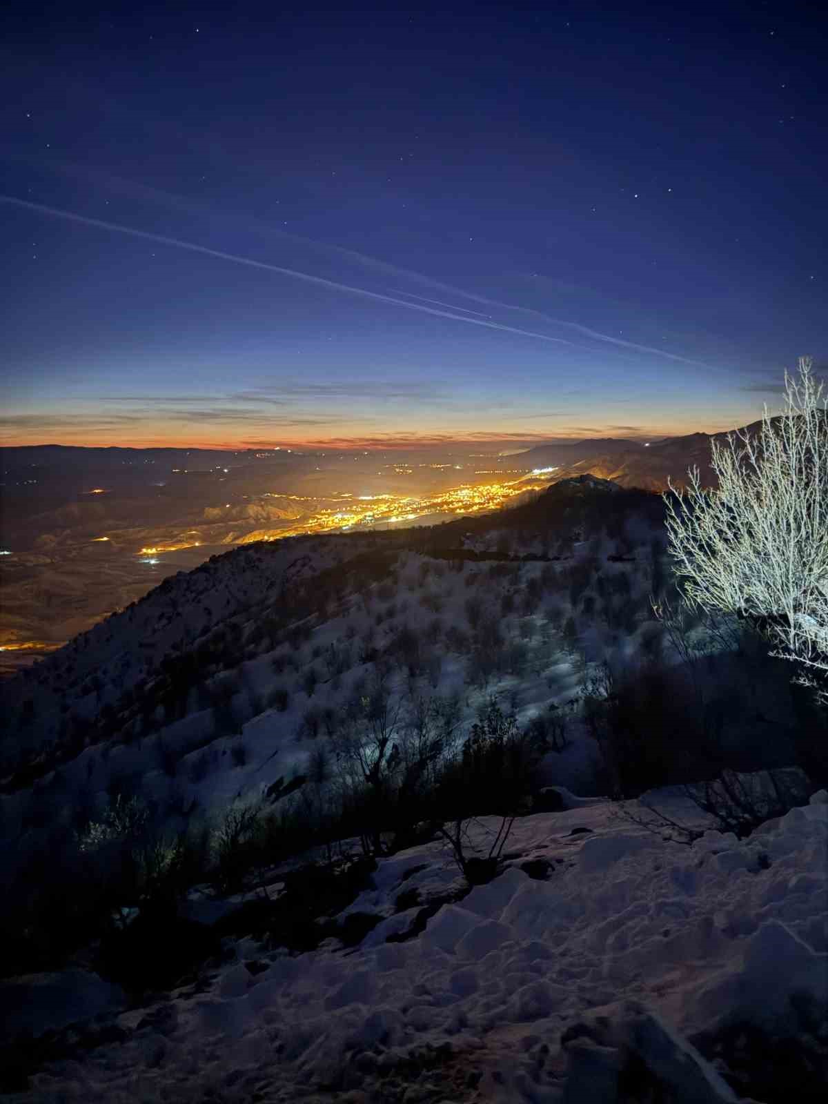 Kulp’ta kar yağışı görsel şölen oluşturdu
Kulp’ta kar yağışı görsel şölen oluşturdu