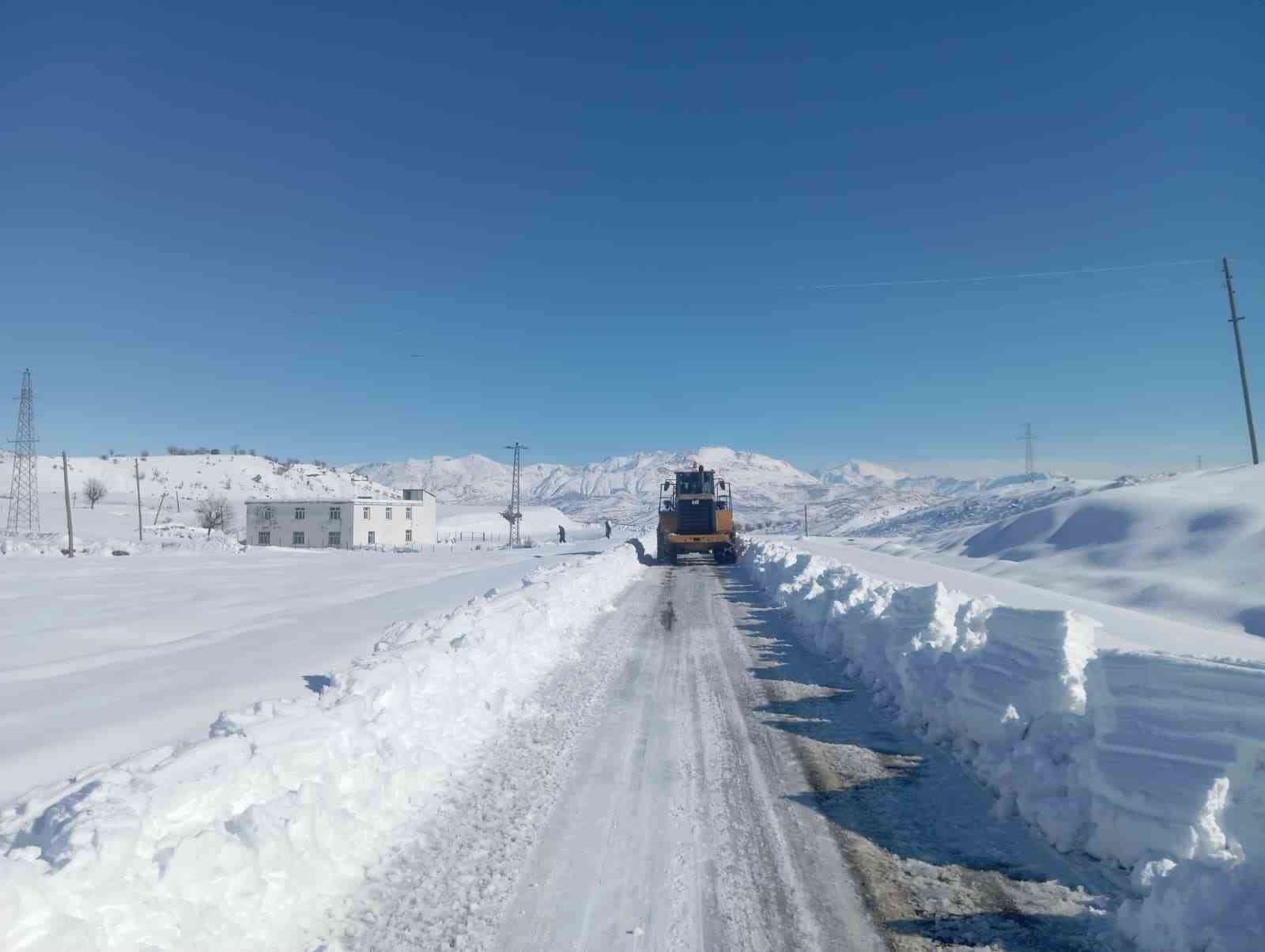 Kulp’ta taşımalı eğitime kar tatili, ilçe merkezinde okullar açık
