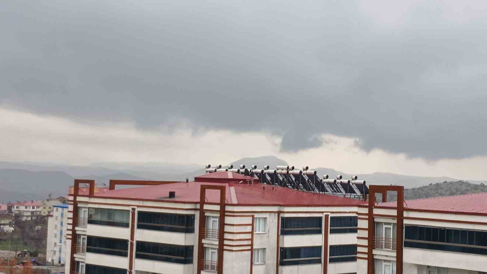 Kulp’ta yağmur ve kar etkili oldu: Heyelan ve çığ uyarısı yapıldı
