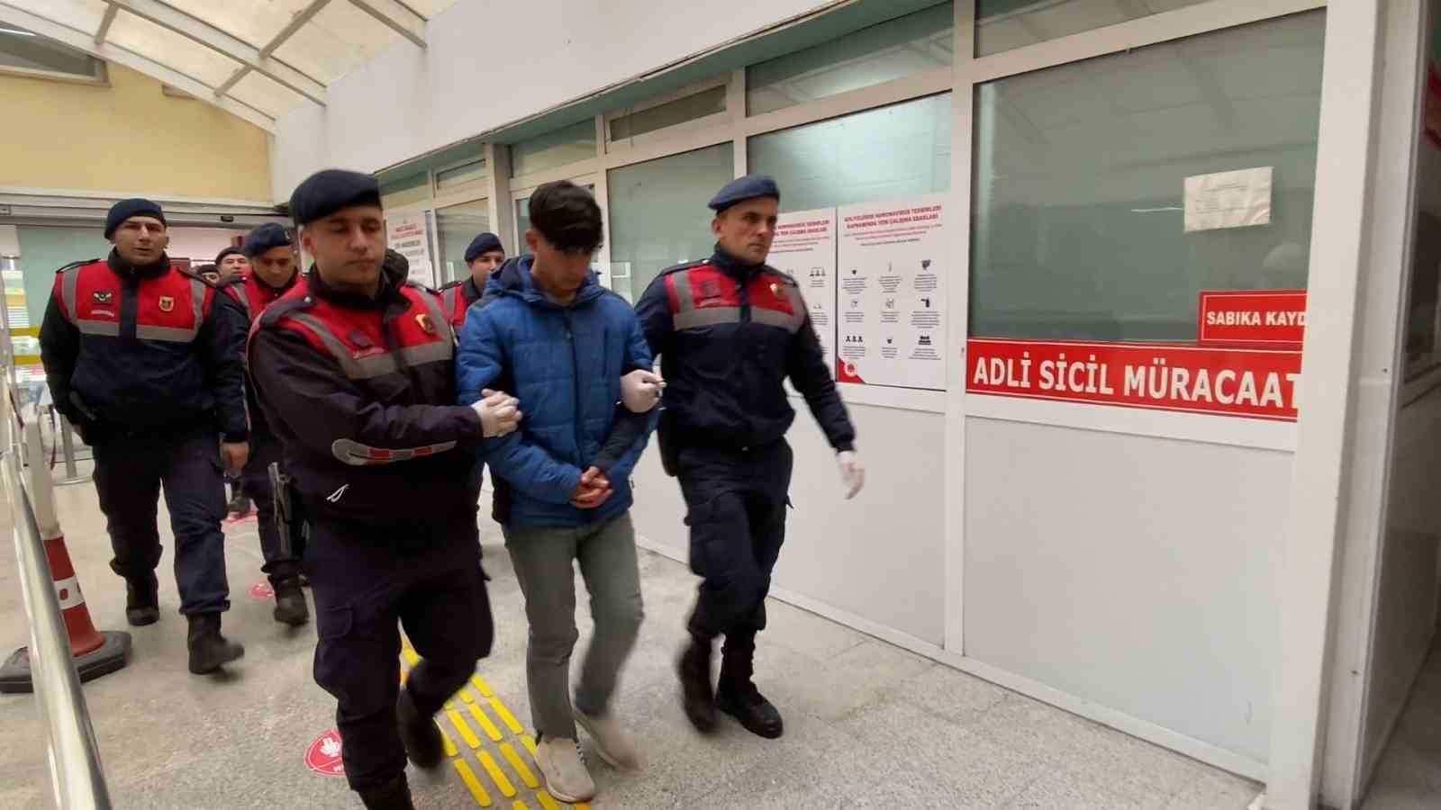 Kulübede balta ve kürekle öldürülen berberin vücudunda 24 yara tespit edildi
Kulübede balta ve kürekle öldürülen berberin vücudunda 24 yara tespit edildi