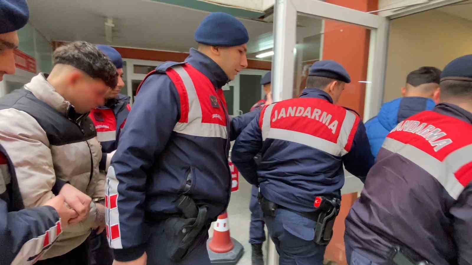 Kulübede balta ve kürekle öldürülen berberin vücudunda 24 yara tespit edildi
Kulübede balta ve kürekle öldürülen berberin vücudunda 24 yara tespit edildi