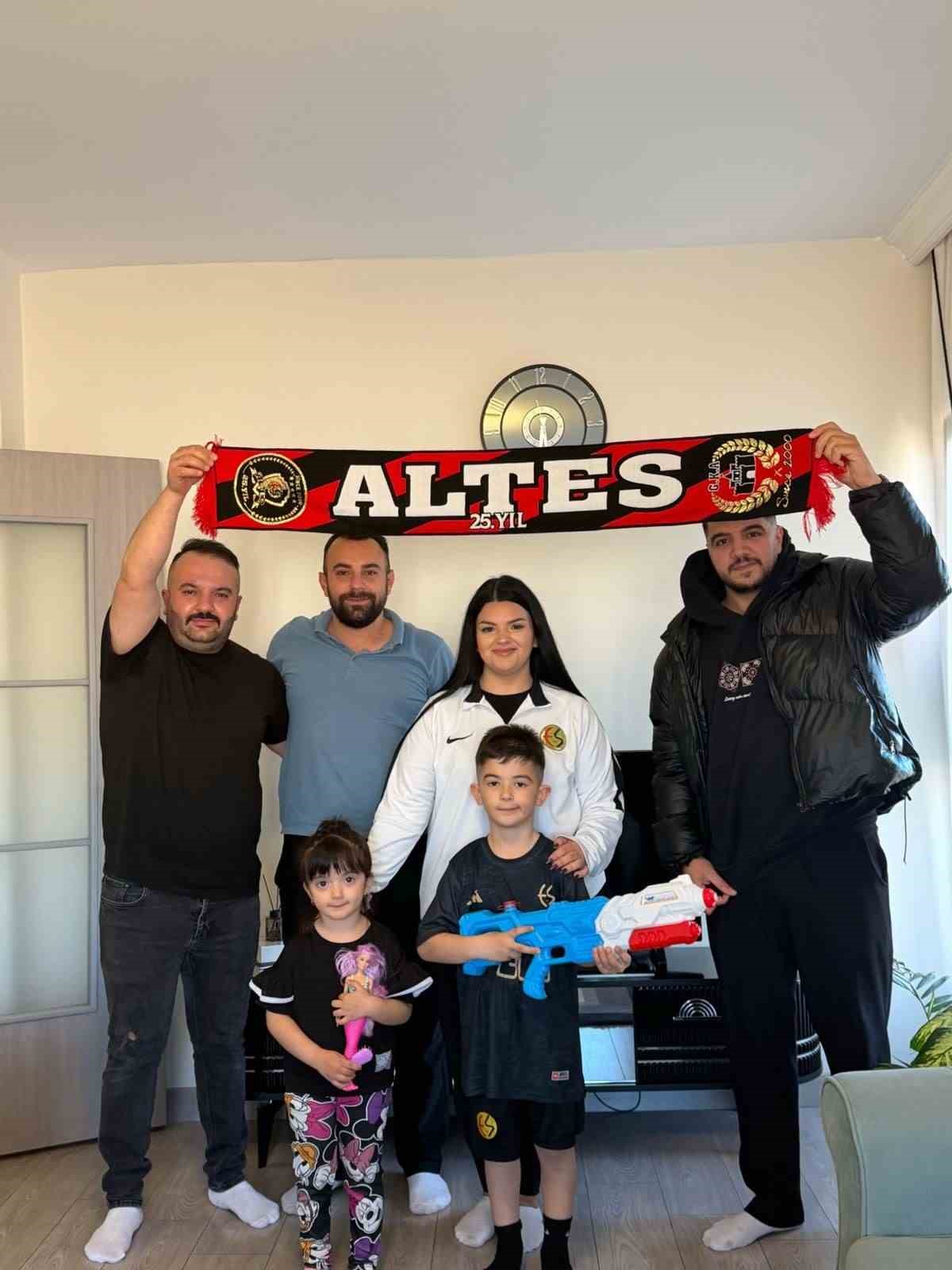 Kumbarasındaki parayı Eskişehirspor’a bağışlayan Hüseyin Buğra’ya sürpriz hediye
