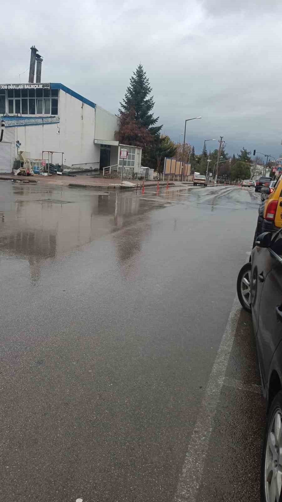 Kumluca’da yağmur ve hortum seraları vurdu
