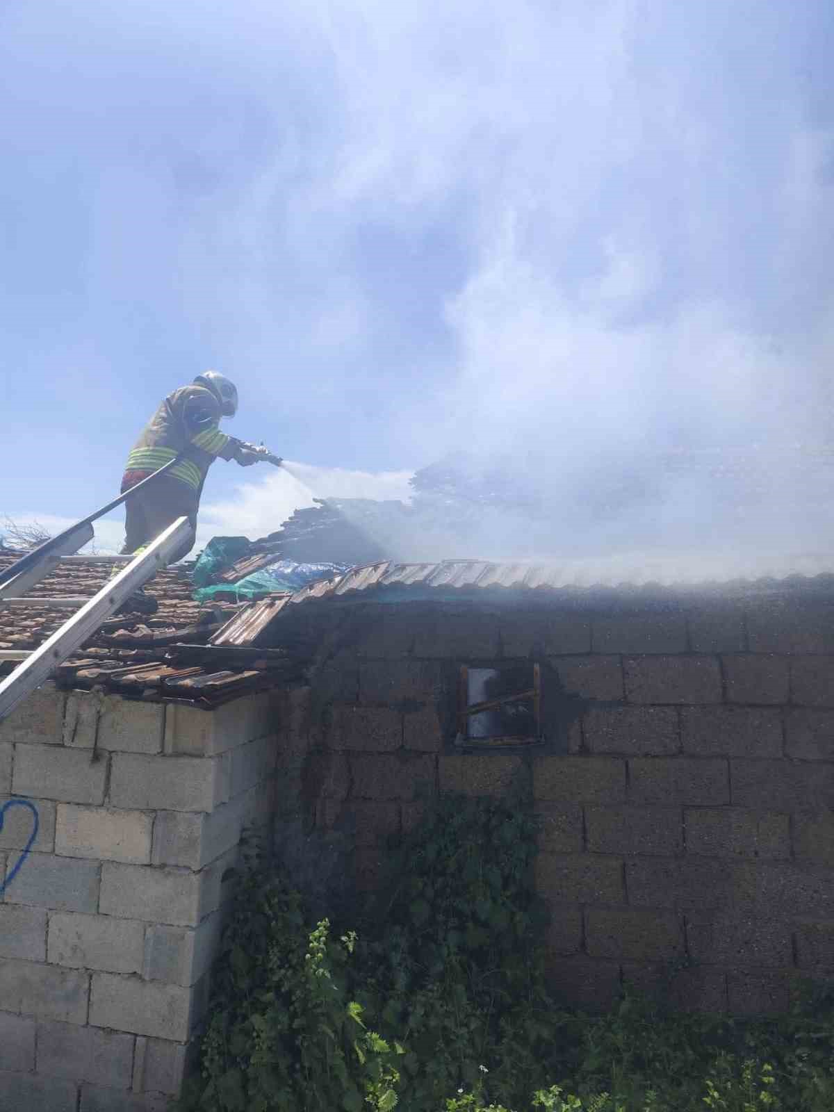 Kumlu’da müstakil ev yangını
