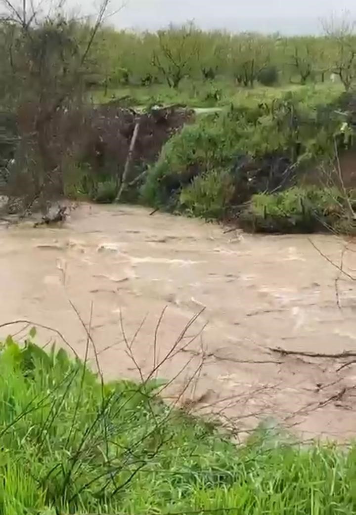 Kuraklığın ardından gelen sağanak İznik’i vurdu

