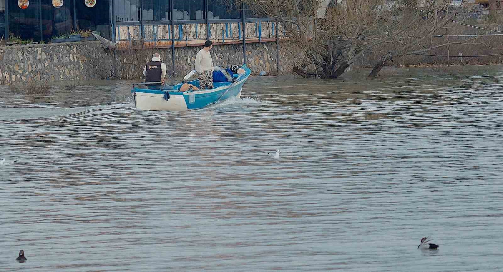 Kuraklıkla boğuşuyordu...Yağışlarla yeniden küçük Venedik oldu
Kuraklıkla boğuşuyordu...Yağışlarla yeniden küçük Venedik oldu
