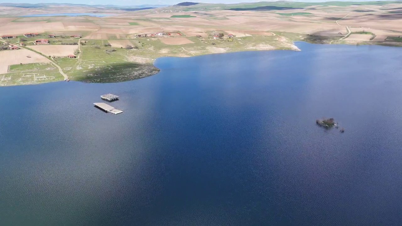 Kuraklıkta ortaya çıkmıştı, yağışlarla yeniden kayboldu
