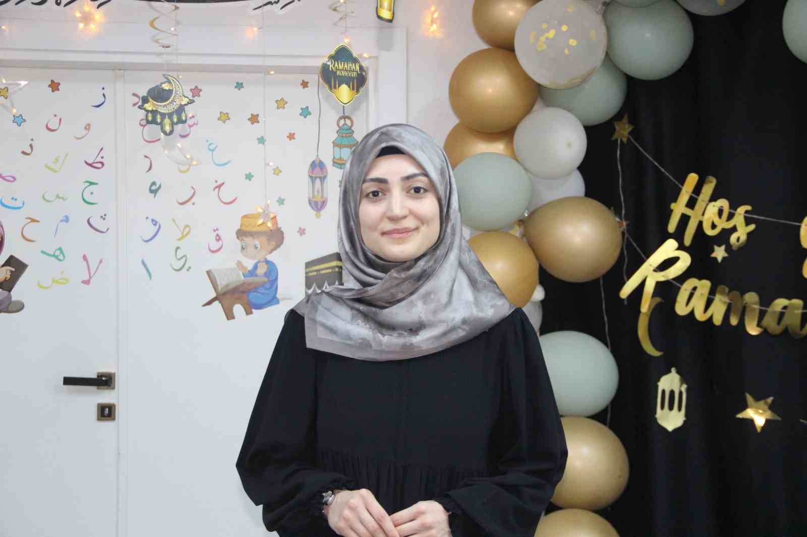 Kur’an kursu öğrenciler ailelerine güllaç hazırladı
