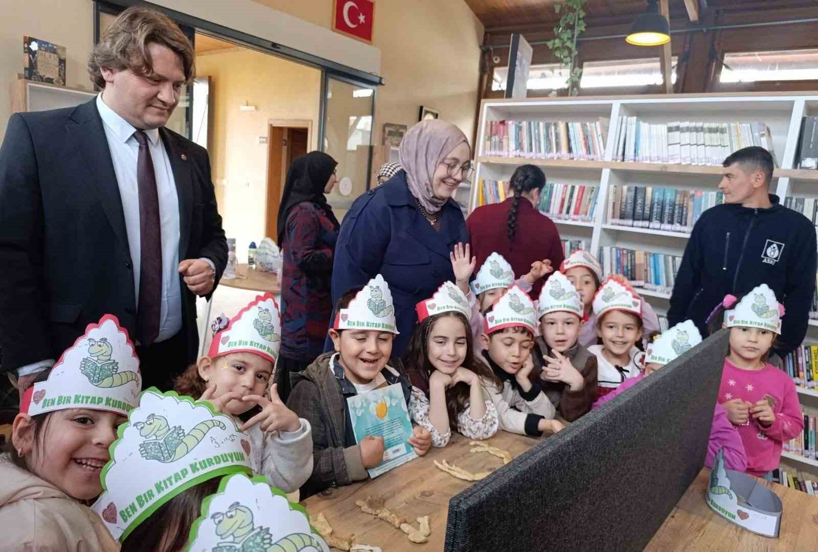 Kuran Kursu öğrencileri kütüphanede kitapla buluştu

