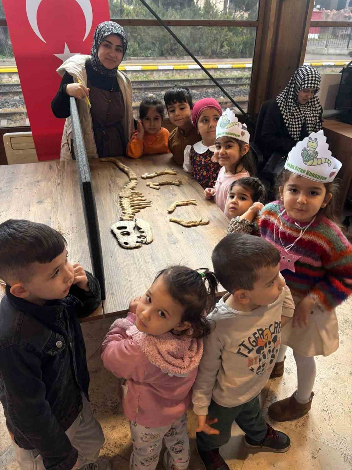 Kuran Kursu öğrencileri kütüphanede kitapla buluştu
