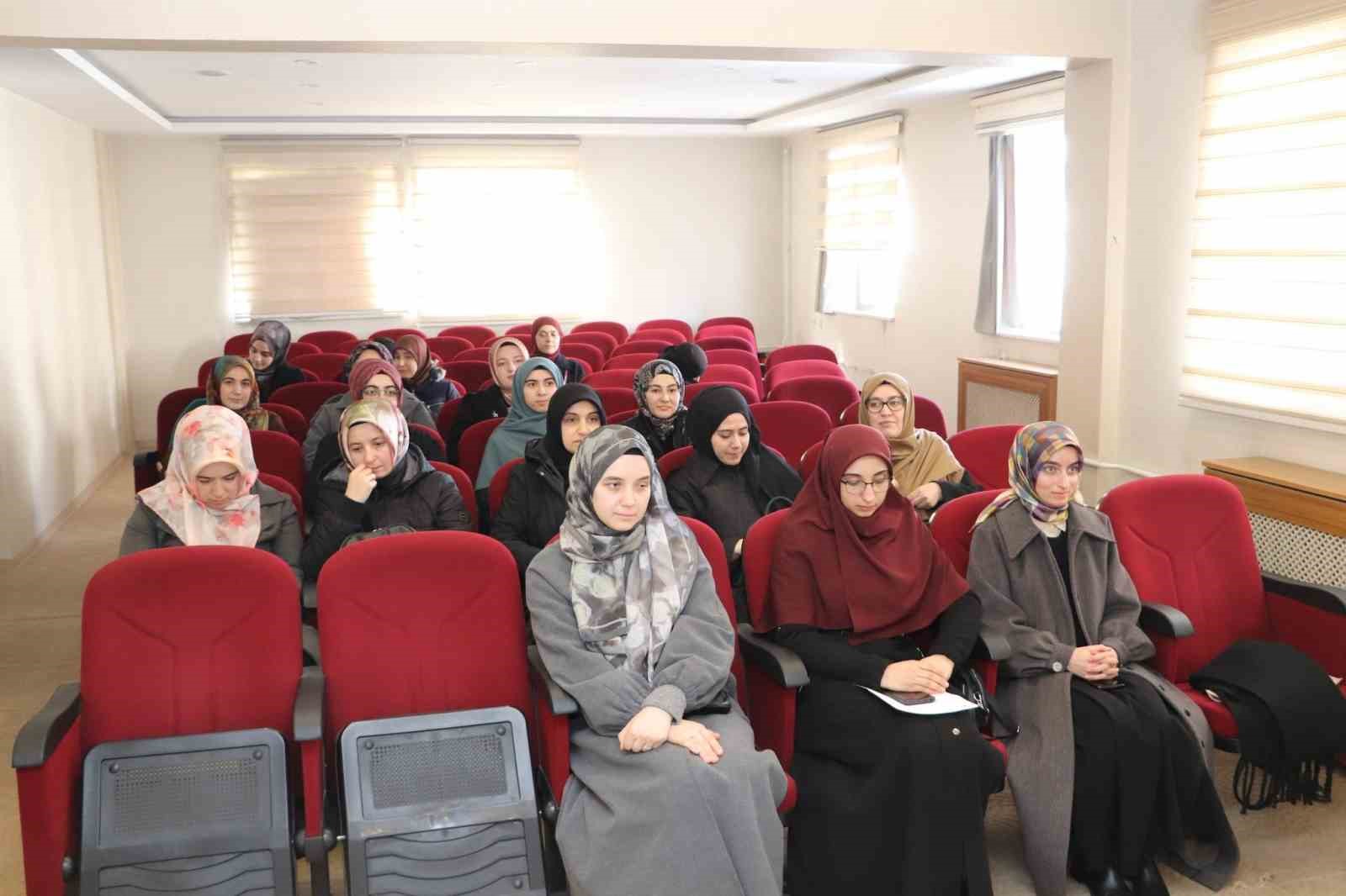 Kur’an Kursu öğreticileri sertifikaları aldı
