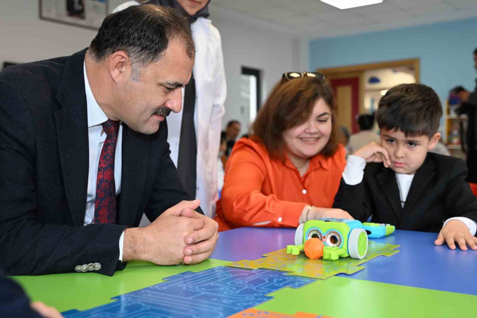 Kur’an kursunun minik öğrencilerinden Robotik Kodlama Şenliği
