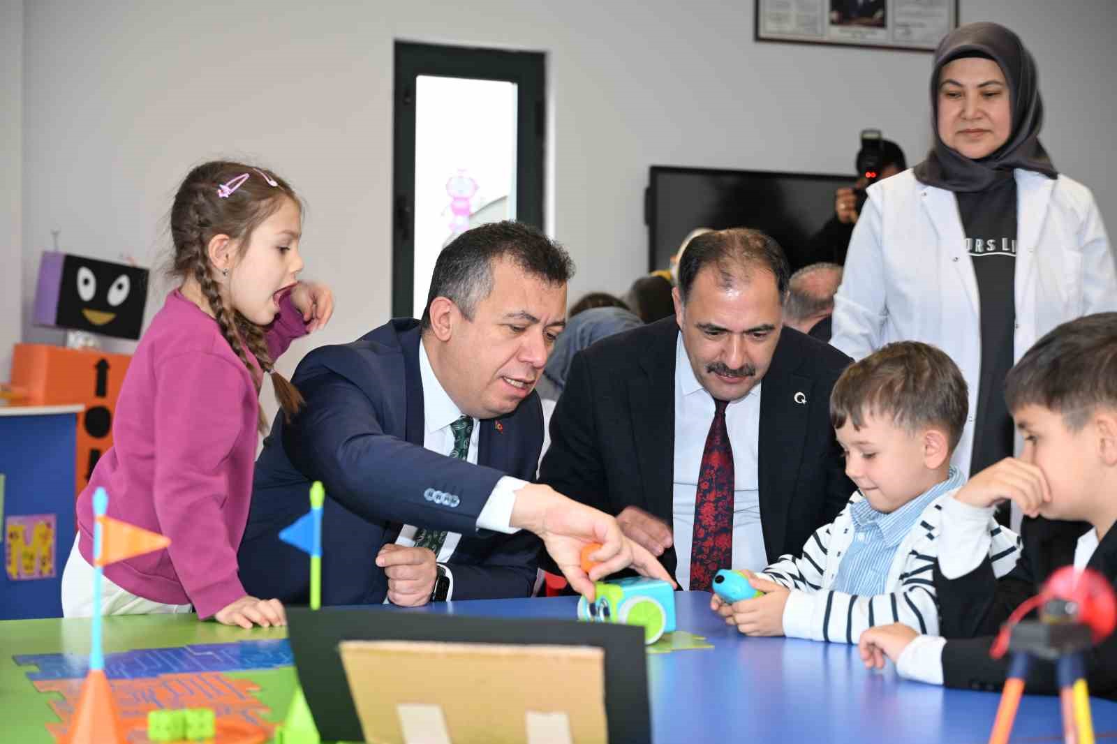 Kur’an kursunun minik öğrencilerinden Robotik Kodlama Şenliği
