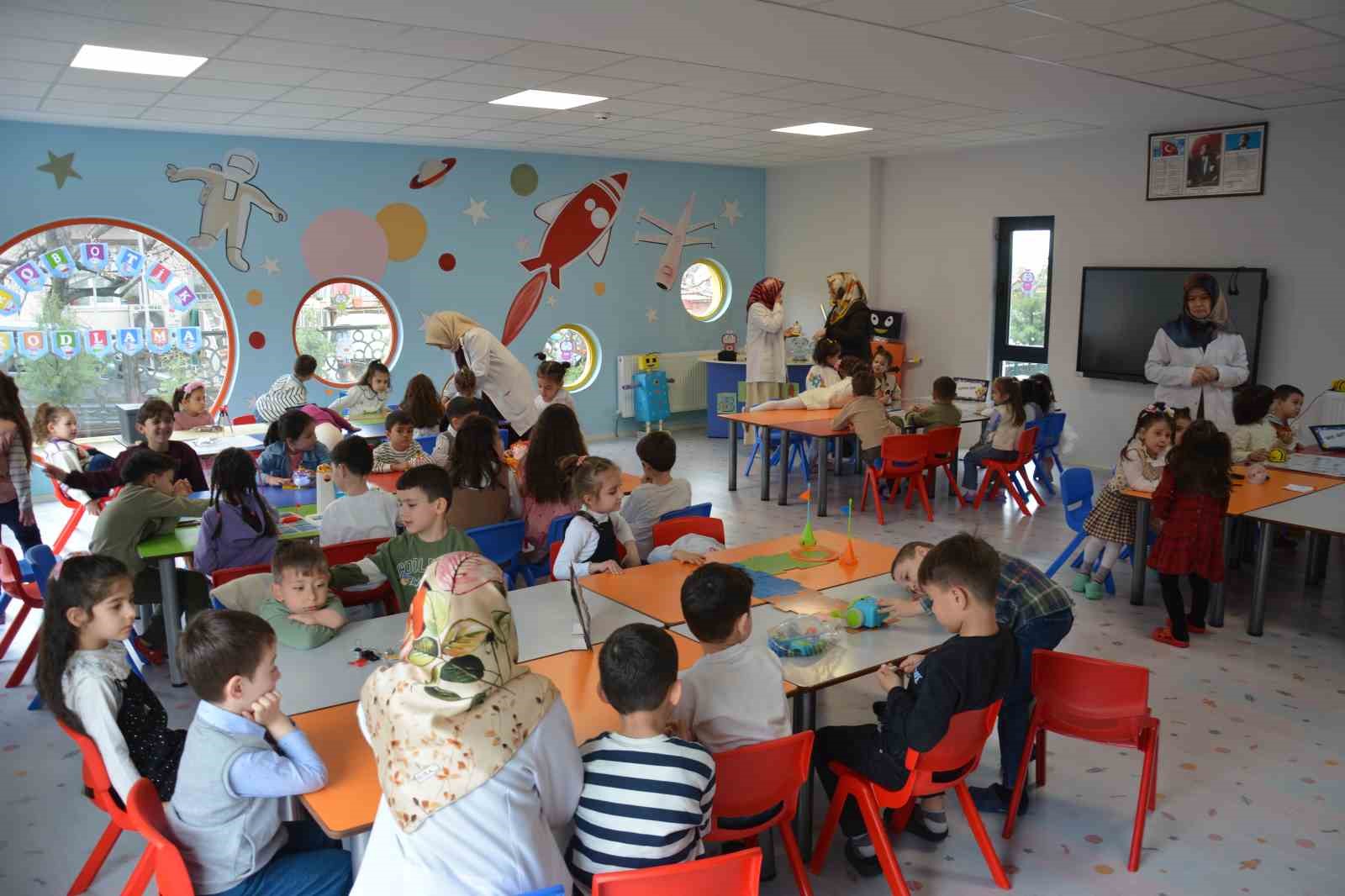 Kur’an kursunun minik öğrencilerinden Robotik Kodlama Şenliği
