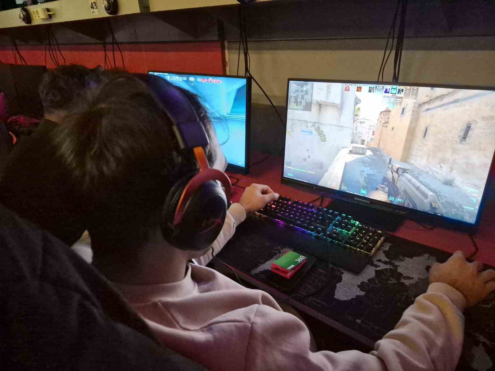 Küresel çip kıtlığı internet kafeleri olumsuz etkiledi
