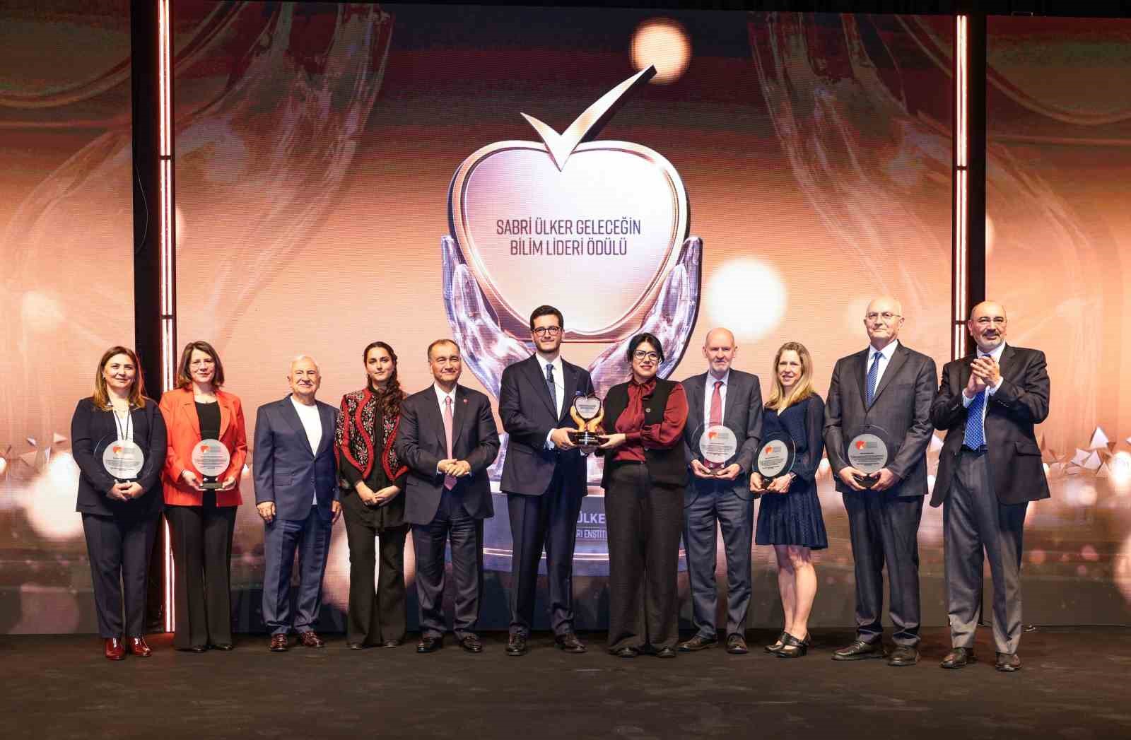 Küreselleşen Sabri Ülker Geleceğin Bilim Lideri Ödülü’nün 10’uncusu Şili’ye uzandı
