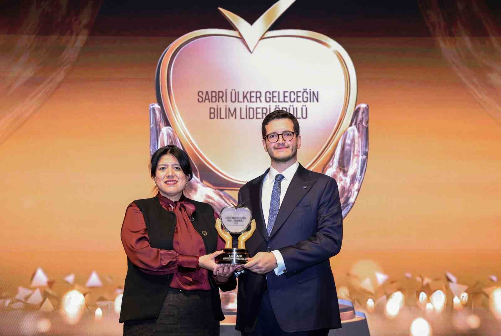 Küreselleşen Sabri Ülker Geleceğin Bilim Lideri Ödülü’nün 10’uncusu Şili’ye uzandı
